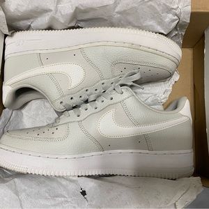 Nike Air Force 1 Low 07 - Light Bone / White - Mens Size 9 - CT2302 001